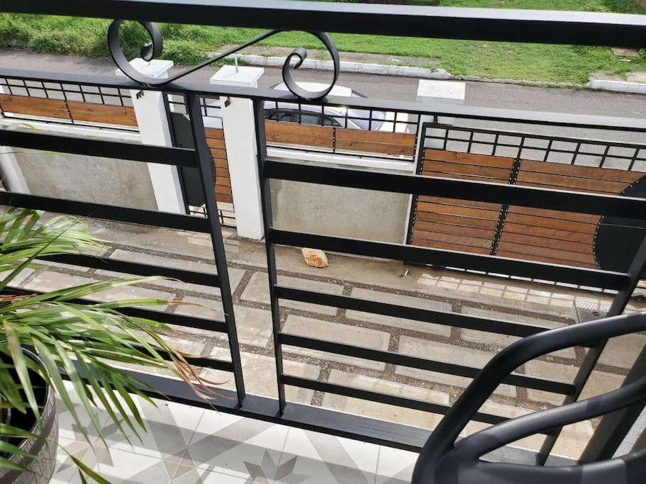 'The Solace' New Luxury Modern 1Bed 1Bath Apt. Портмор Екстериор снимка